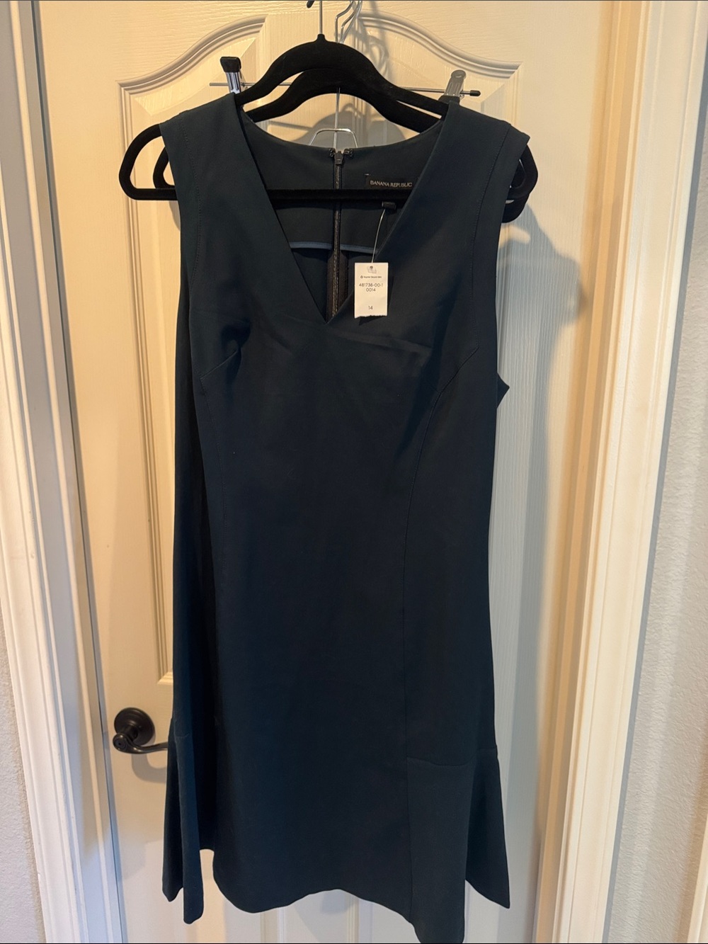 Sleeveless V-Neck Dark Green Sheath Dress